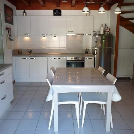 Сasa de vacaciones Maison Mitoyenne Jardin Piscine Tennis